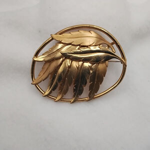 Unique Vintage Brooch| Large Custom Mid-Century Gold-Tone Leaf Brooch